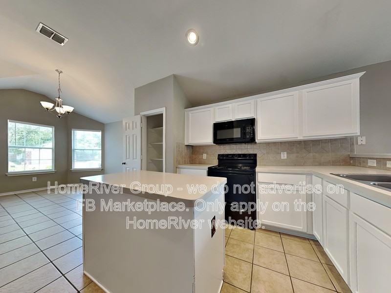 1102 Oak Hollow Ln - Photo 7 of 29