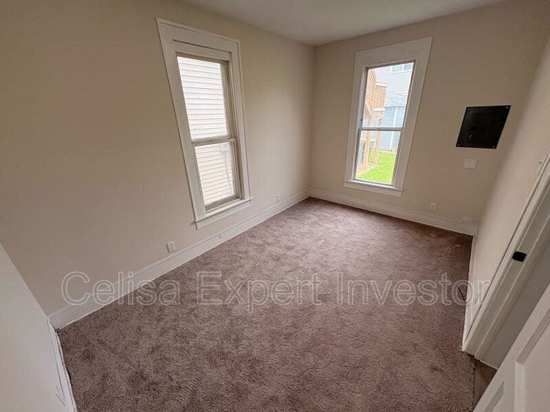 805 Edgewater Ave - Photo 7 of 8