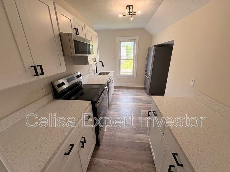 807 Edgewater Ave - Photo 2 of 8