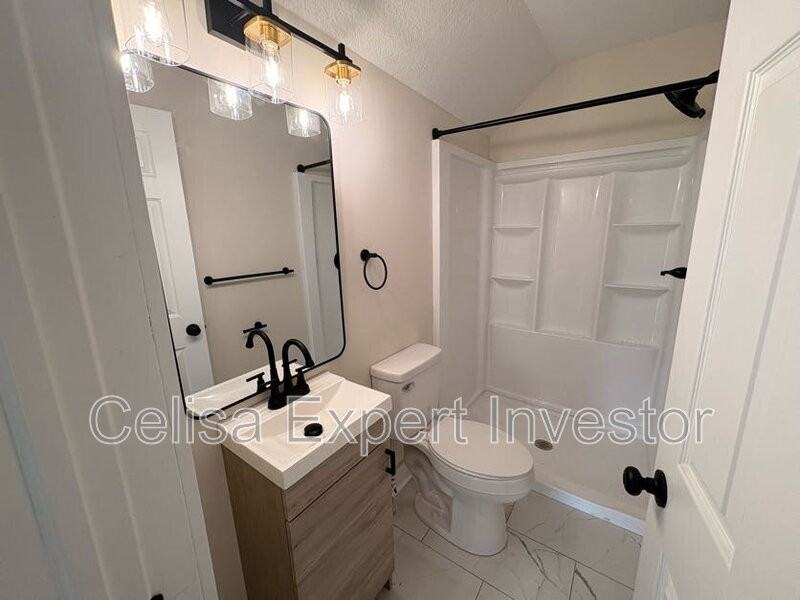 807 Edgewater Ave - Photo 4 of 8