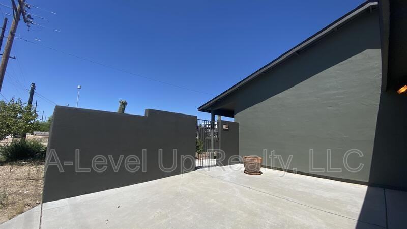 1144 N 11th Ave - Photo 4 of 42
