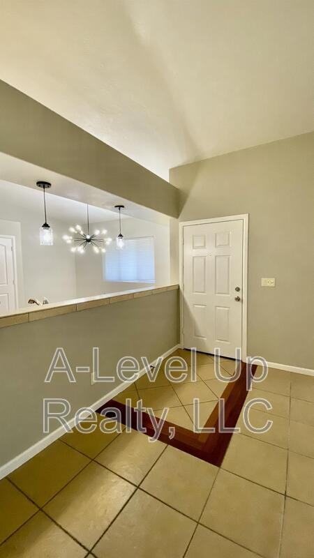 1144 N 11th Ave - Photo 5 of 42