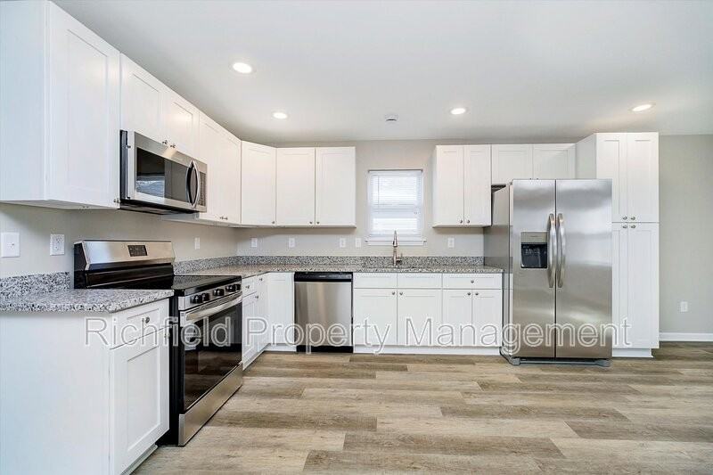 1729 Thaddeus St - Photo 3 of 31