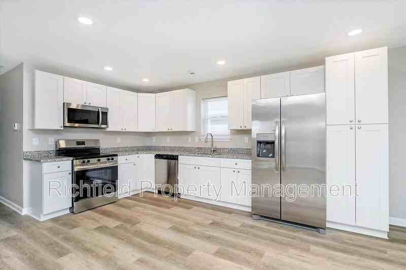 1742 Thaddeus St - Photo 3 of 32
