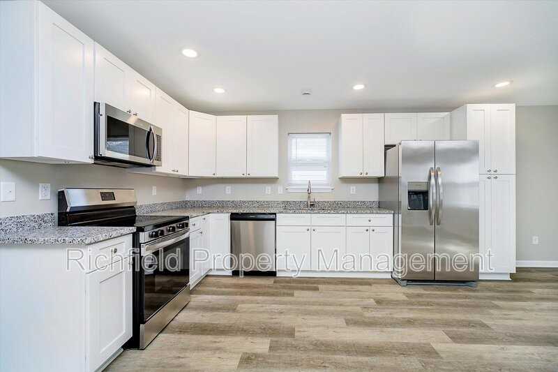 1742 Thaddeus St - Photo 4 of 32