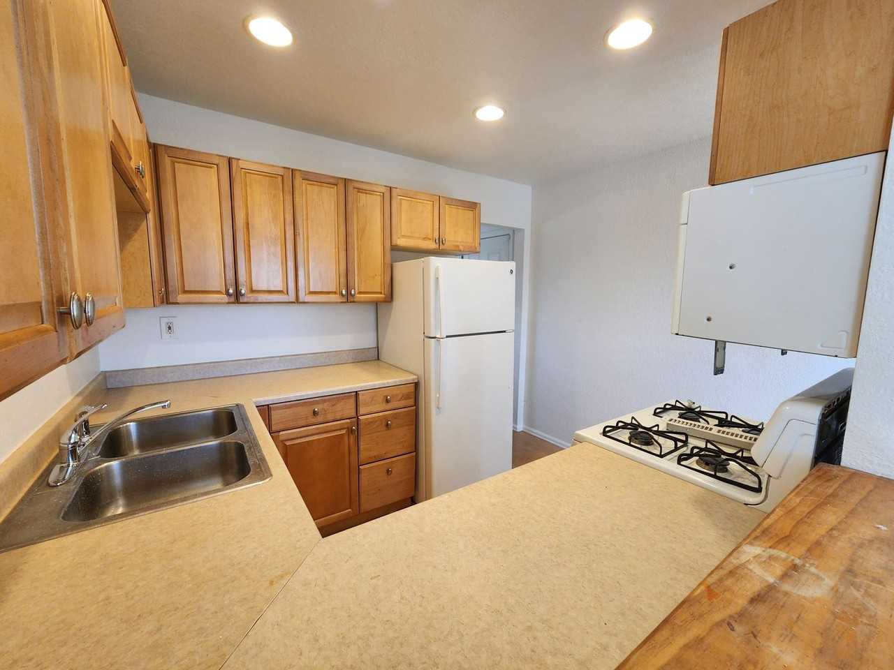 9231 Gaylord St - Photo 3 of 14
