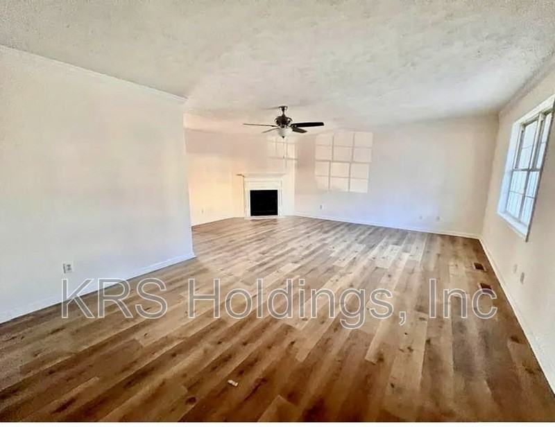 400 Barrington Way - Photo 3 of 15