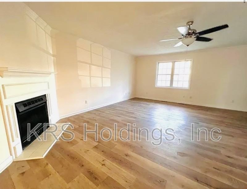400 Barrington Way - Photo 4 of 15