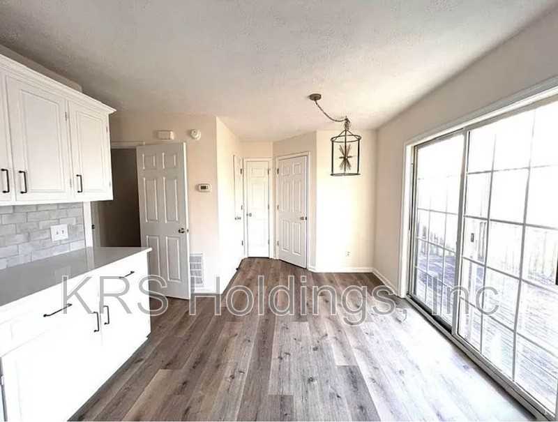 400 Barrington Way - Photo 5 of 15