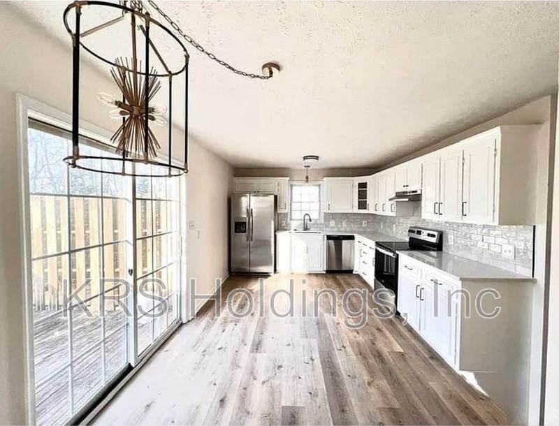 400 Barrington Way - Photo 6 of 15