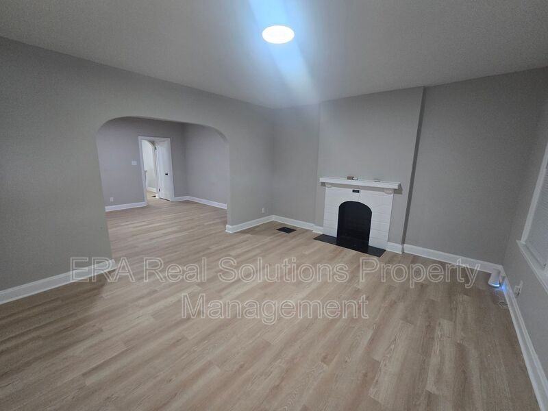 775 Berkeley Rd - Photo 2 of 8
