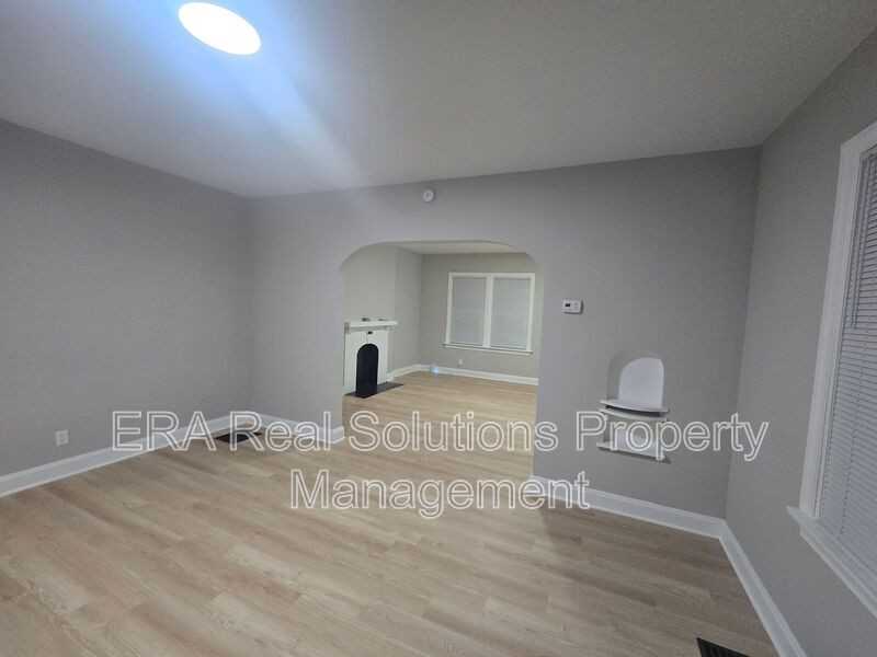 775 Berkeley Rd - Photo 3 of 8