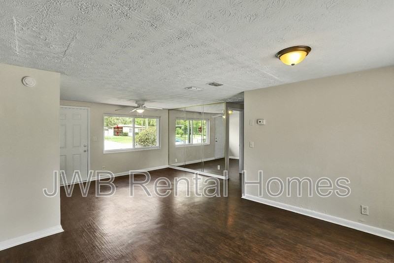 2312 Palmdale St - Photo 6 of 20