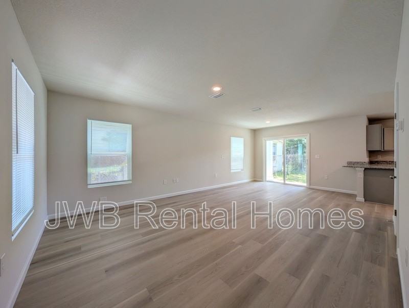 706 E 5th St - Photo 5 of 17