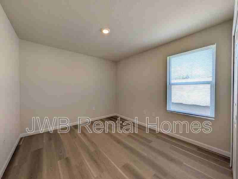706 E 5th St - Photo 6 of 17