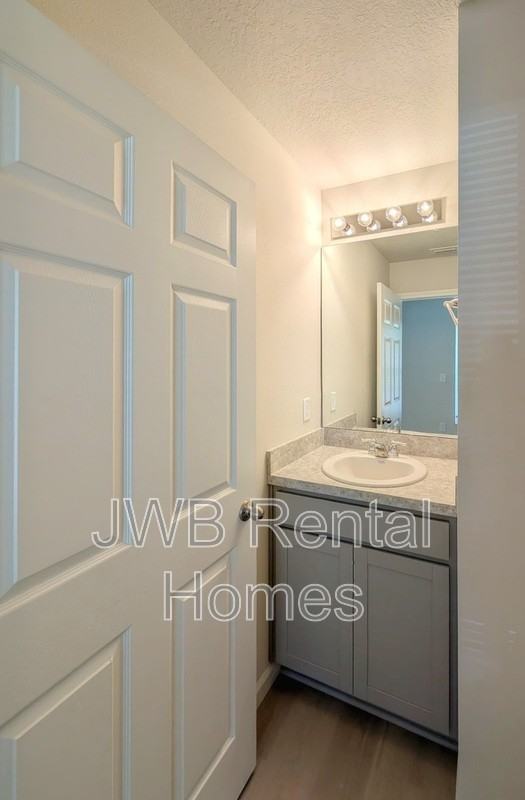 706 E 5th St - Photo 7 of 17