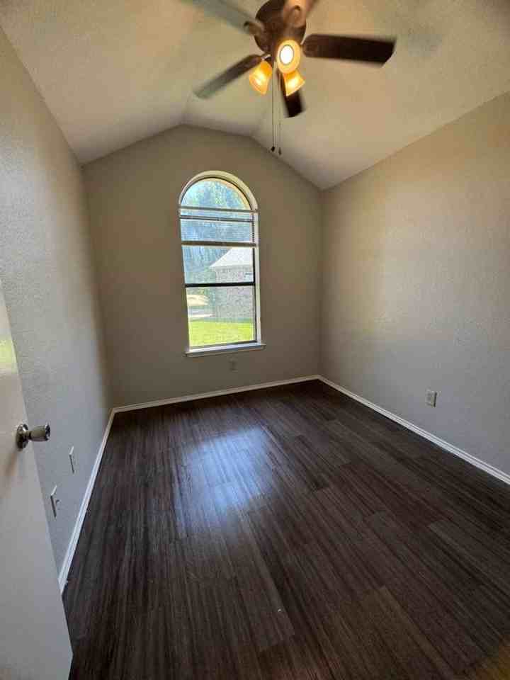 222 Lydia Cir - Photo 3 of 15