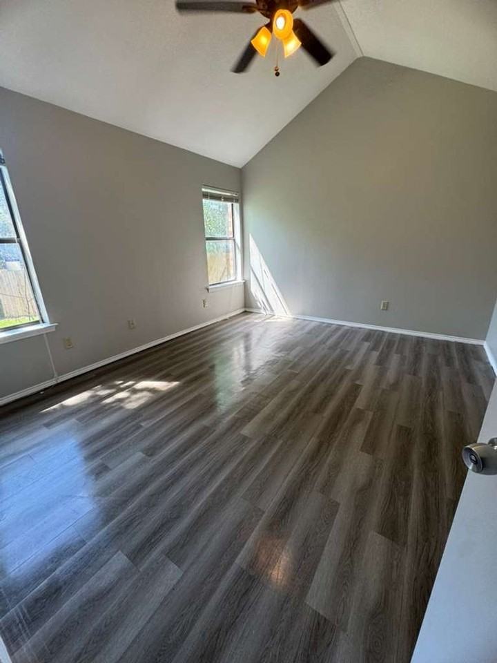 222 Lydia Cir - Photo 4 of 15
