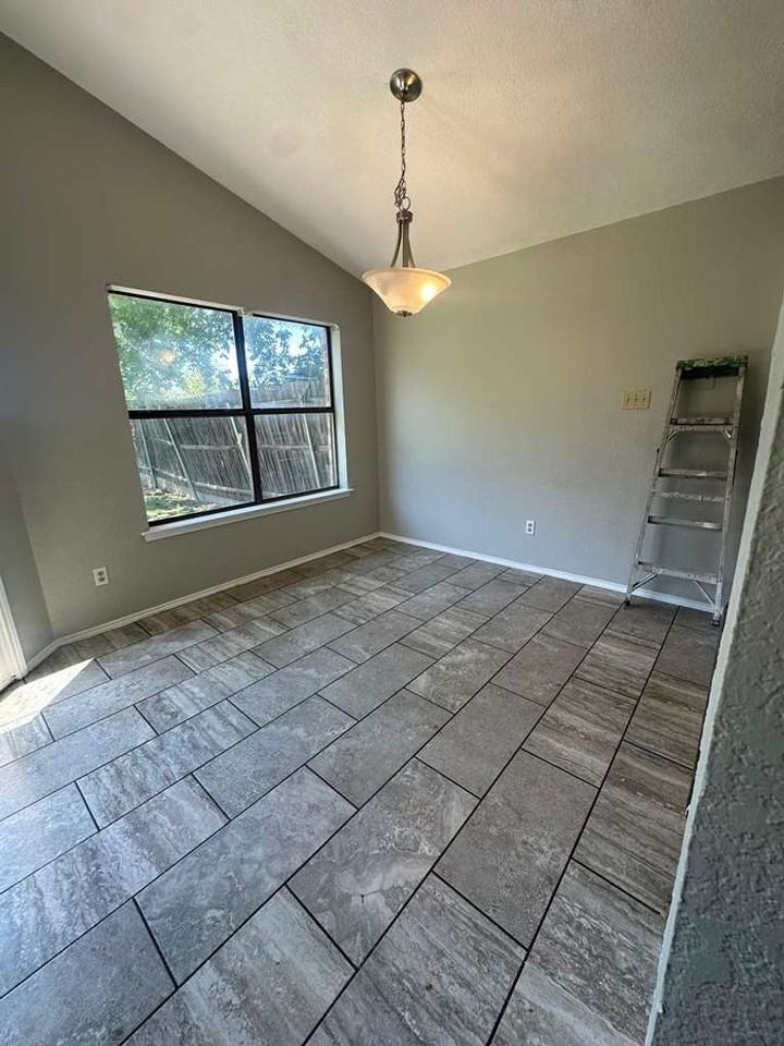 222 Lydia Cir - Photo 7 of 15