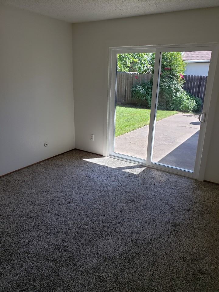 9250 Medallion Way - Photo 6 of 11