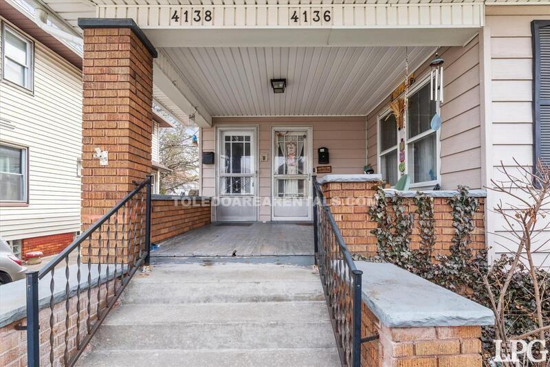 4138 N Lockwood Ave Uppr - Photo 4 of 46
