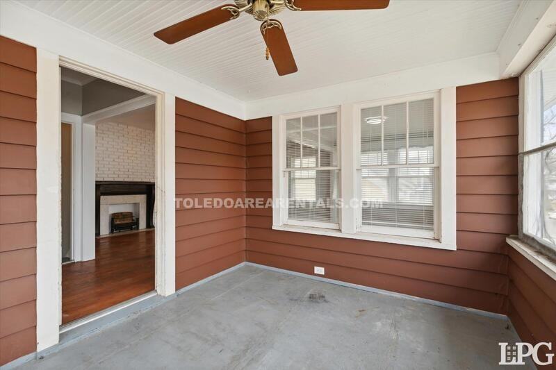 4138 N Lockwood Ave Uppr - Photo 6 of 46