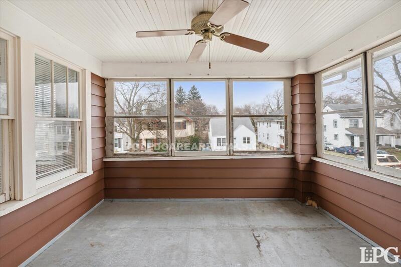 4138 N Lockwood Ave Uppr - Photo 7 of 46