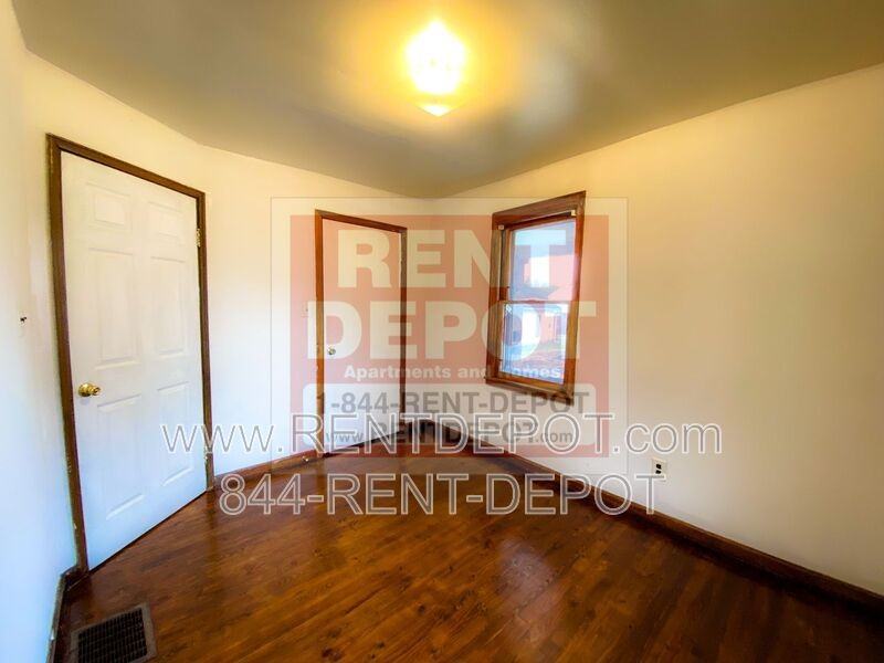 1815 S Helfrich Ave - Photo 5 of 10