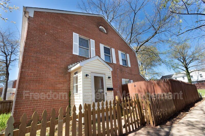 9206 Hood Rd - Photo 2 of 26