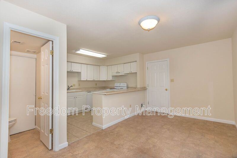 9206 Hood Rd - Photo 4 of 26