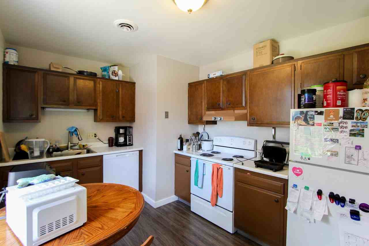 202 Maple Ave - Photo 2 of 12