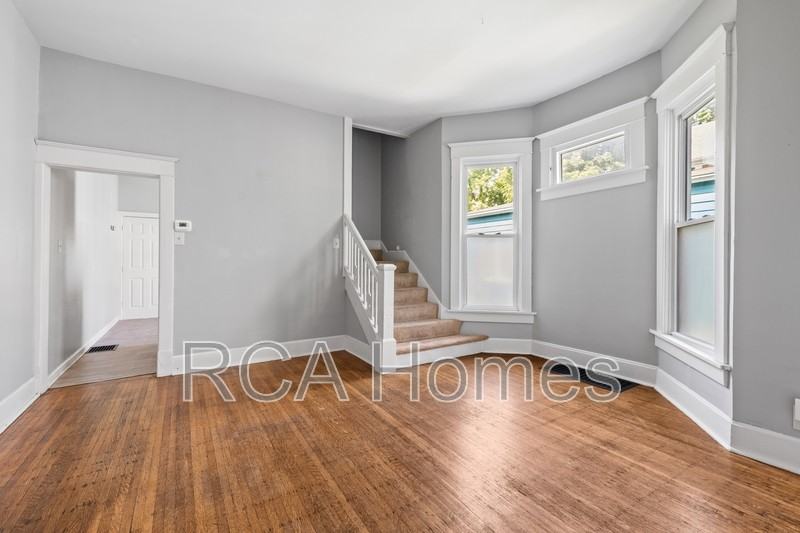 1229 Pleasant St - Photo 2 of 11
