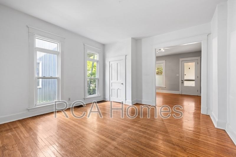 1229 Pleasant St - Photo 3 of 11