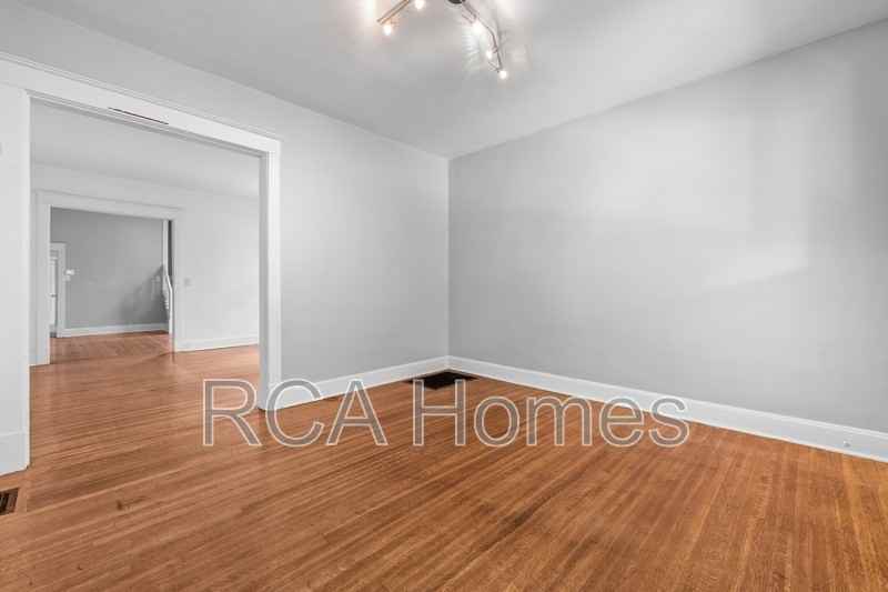 1229 Pleasant St - Photo 5 of 11