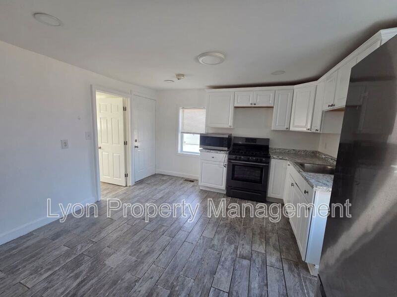 94 Webster Ave #1 - Photo 3 of 9