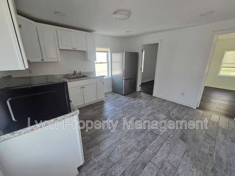 94 Webster Ave #1 - Photo 4 of 9