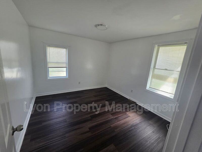 94 Webster Ave #1 - Photo 5 of 9