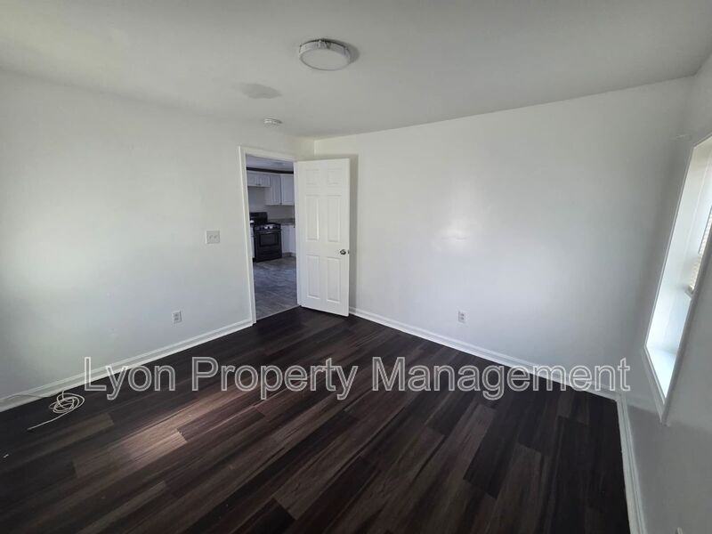 94 Webster Ave #1 - Photo 6 of 9
