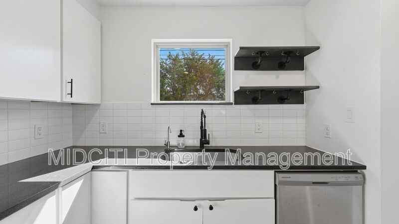 1198 Green Hill Dr - Photo 5 of 34
