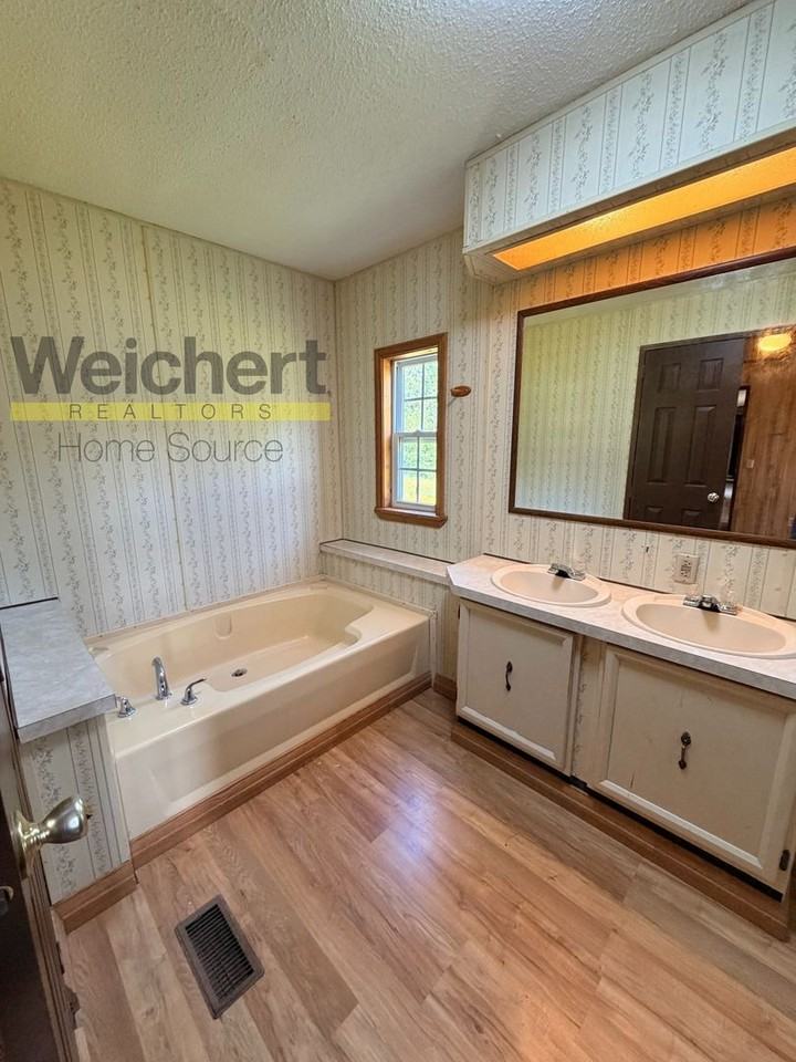 90 Greene 818 Rd - Photo 4 of 7