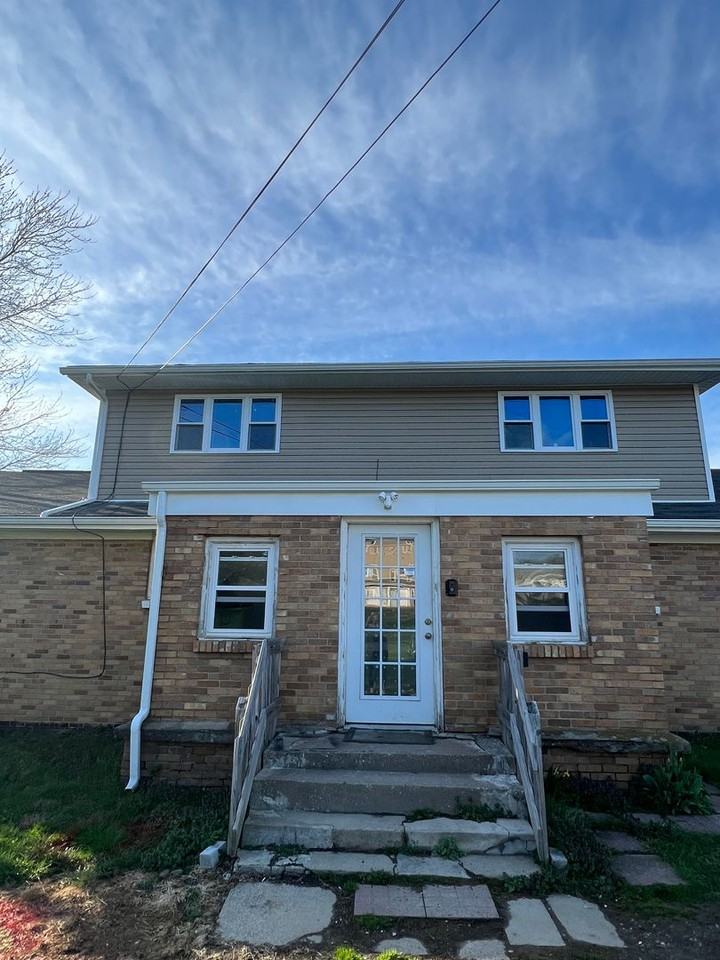 5208 W Ridge Rd - Photo 2 of 15