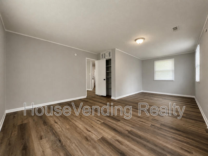 2221 Compton Dr - Photo 5 of 15