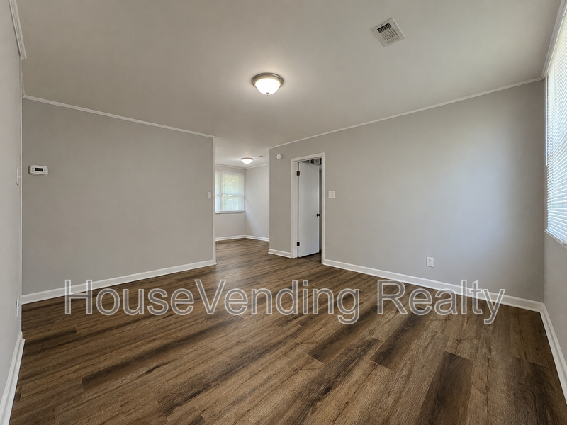 2221 Compton Dr - Photo 6 of 15