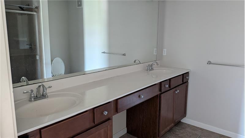 2099 Commons Cir - Photo 5 of 15