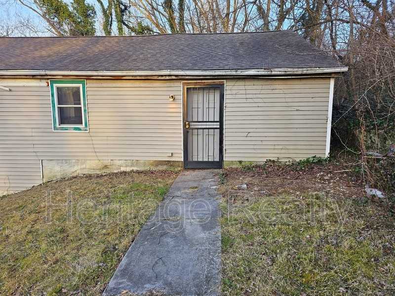 2400 Center Ave - Photo 4 of 15