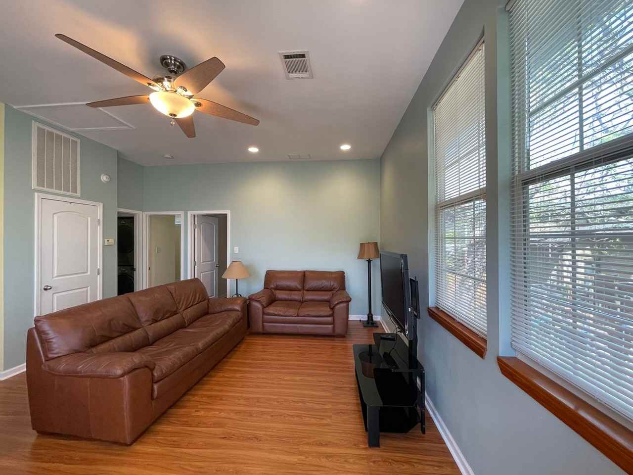 703 Josephine St - Photo 4 of 30