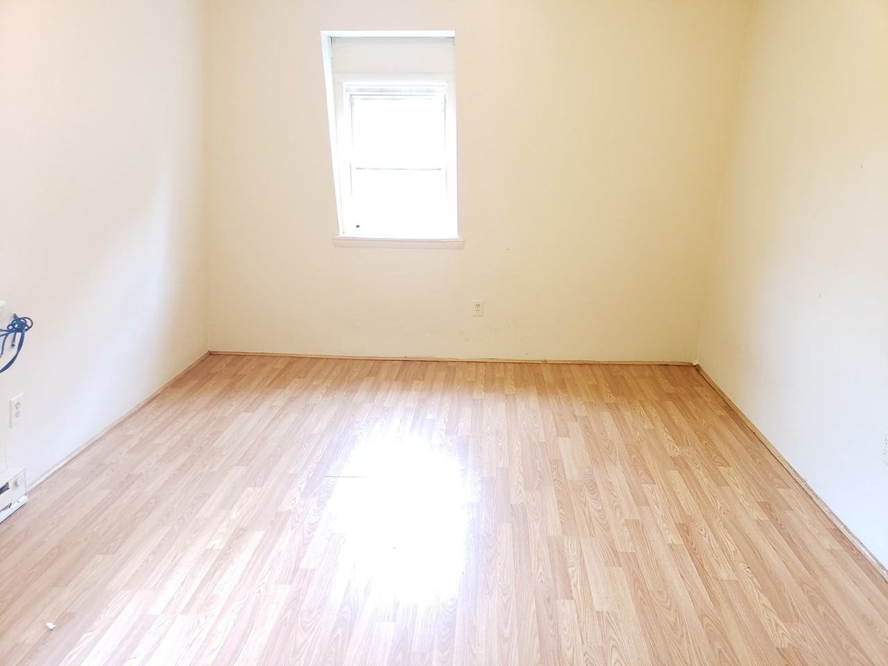 537 Pratt St - Photo 2 of 10