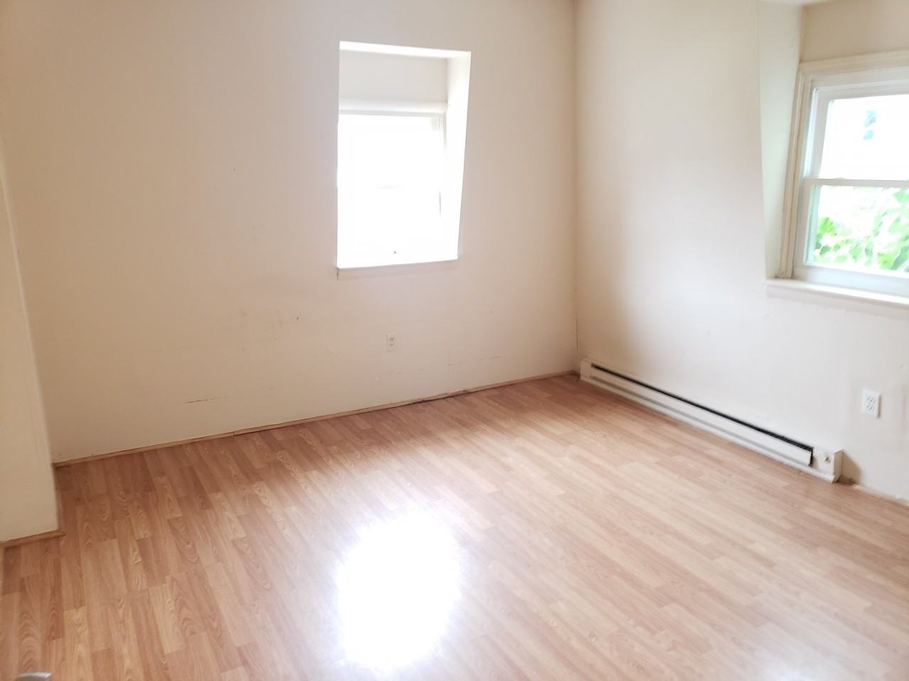 537 Pratt St - Photo 4 of 10