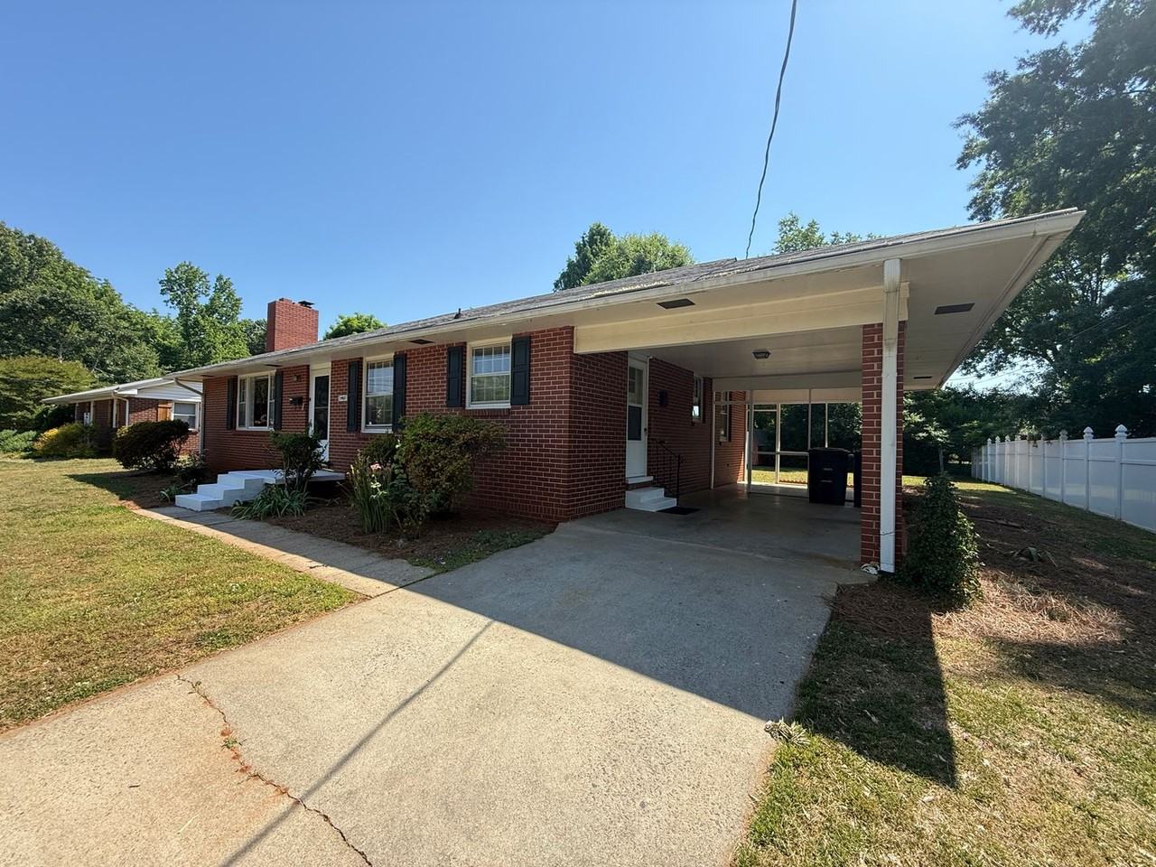 1407 Capri Rd - Photo 2 of 20