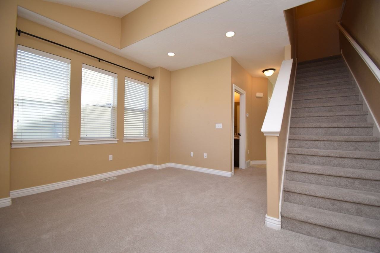 913 W Delorean Ln - Photo 2 of 24